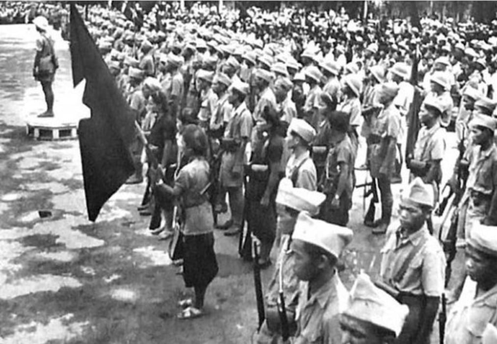 Lực lượng tự vệ Hà Nội trong những ngày tháng 8/1945. Ảnh: TTXVN.