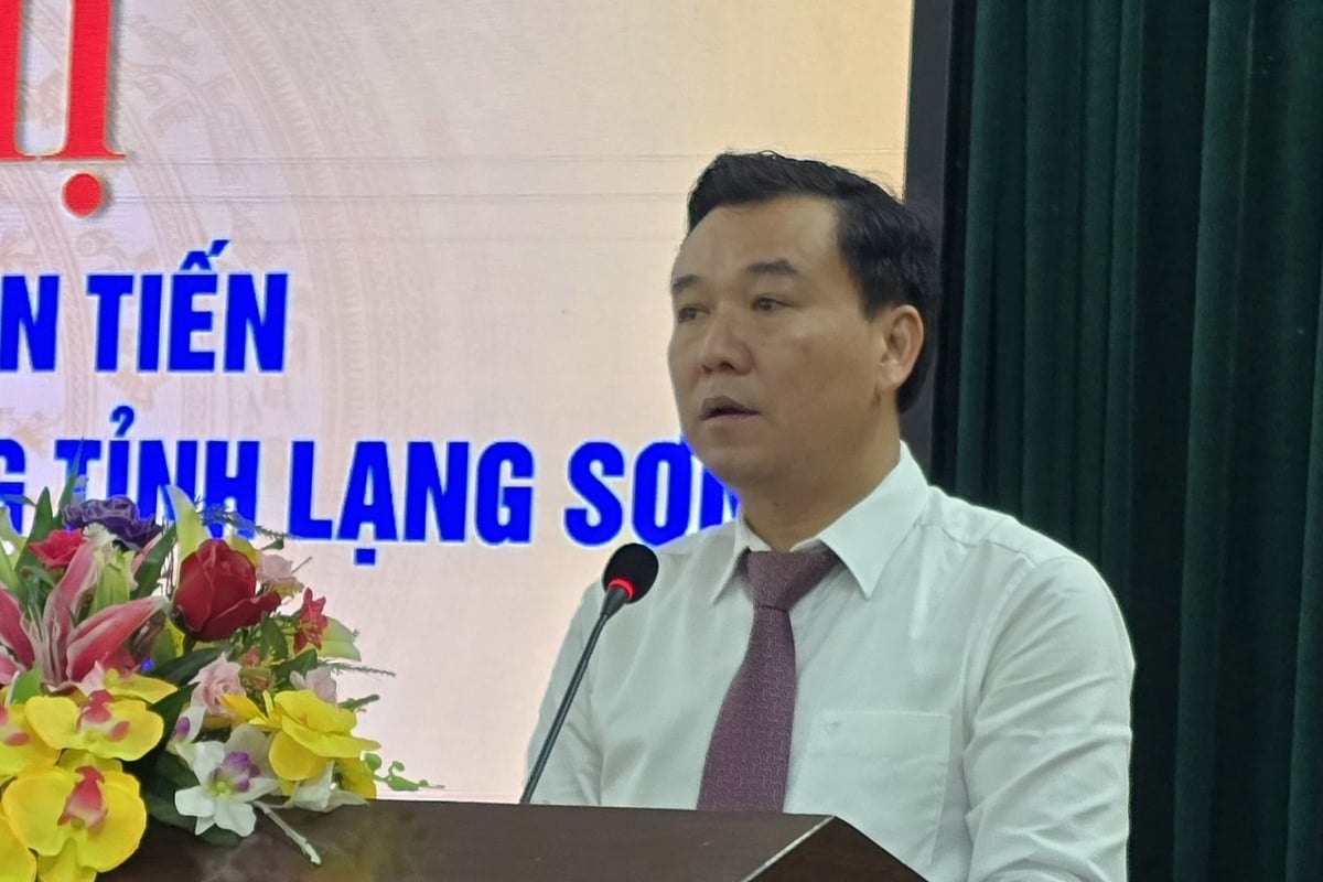 Giám đốc Sở NN-MT Nguyễn Hữu Chiến cho biết, với tinh thần đoàn kết, sáng tạo, đổi mới và quyết tâm, ngành nông nghiệp và môi trường Lạng Sơn đã đạt nhiều kết quả nổi bật trong các phong trào thi đua yêu nước. Ảnh: Hoàng Nghĩa. Giám đốc Sở NN-MT Nguyễn Hữu Chiến cho biết, với tinh thần đoàn kết, sáng tạo, đổi mới và quyết tâm, ngành nông nghiệp và môi trường Lạng Sơn đã đạt nhiều kết quả nổi bật trong các phong trào thi đua yêu nước. Ảnh: Hoàng Nghĩa.