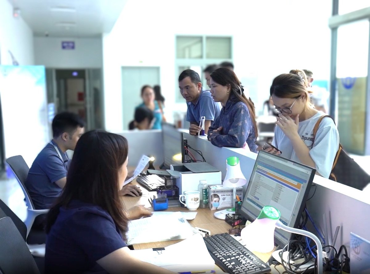 Mô hình chính quyền hai cấp giúp thủ tục hành chính được rút ngắn, chất lượng dịch vụ công được nâng cao, quyền lợi của người dân được bảo đảm tốt hơn. Ảnh: PV.