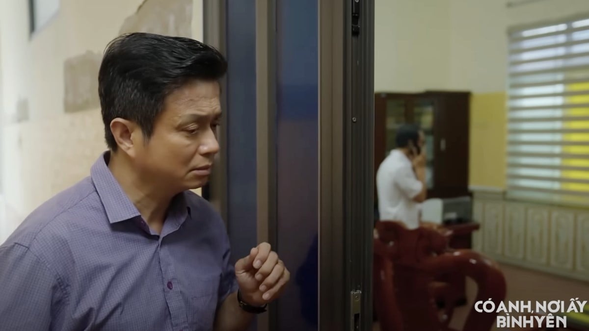 Và đúng lúc này Xuân vô tình nghe được cuộc trò chuyện của 2 người. Ảnh CMH Và đúng lúc này Xuân vô tình nghe được cuộc trò chuyện của 2 người. Ảnh CMH