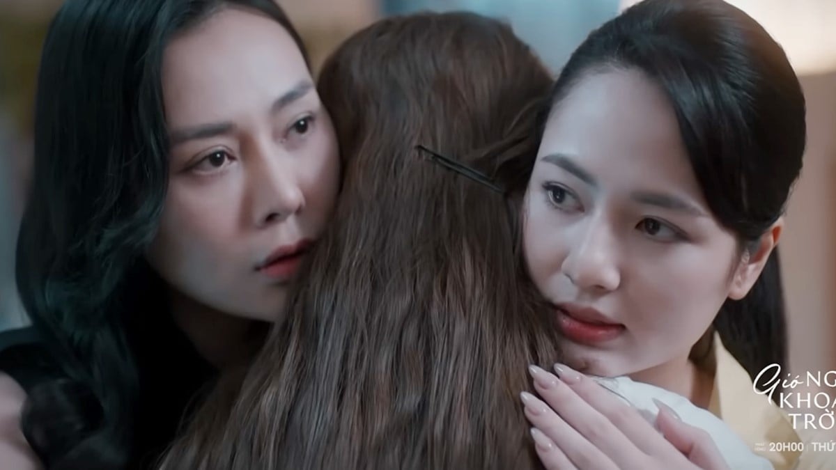 Mỹ Anh và Kim Ngân cố gắng an ủi bạn thân. Ảnh CMH