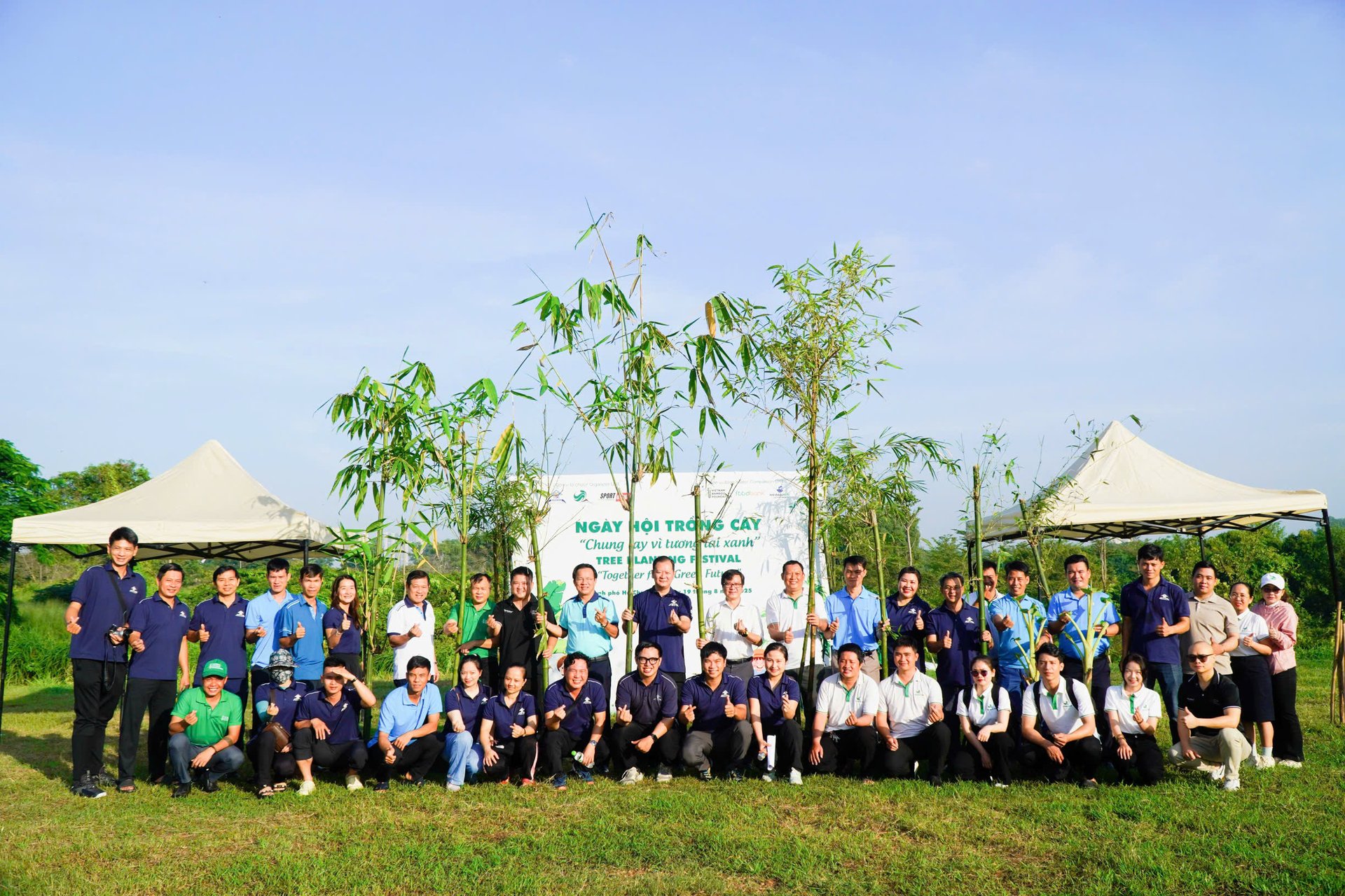 Mỗi cây tre được trồng là một cam kết xanh từ cộng đồng cho thế hệ mai sau. Ảnh: CTV. Mỗi cây tre được trồng là một cam kết xanh từ cộng đồng cho thế hệ mai sau. Ảnh: CTV.
