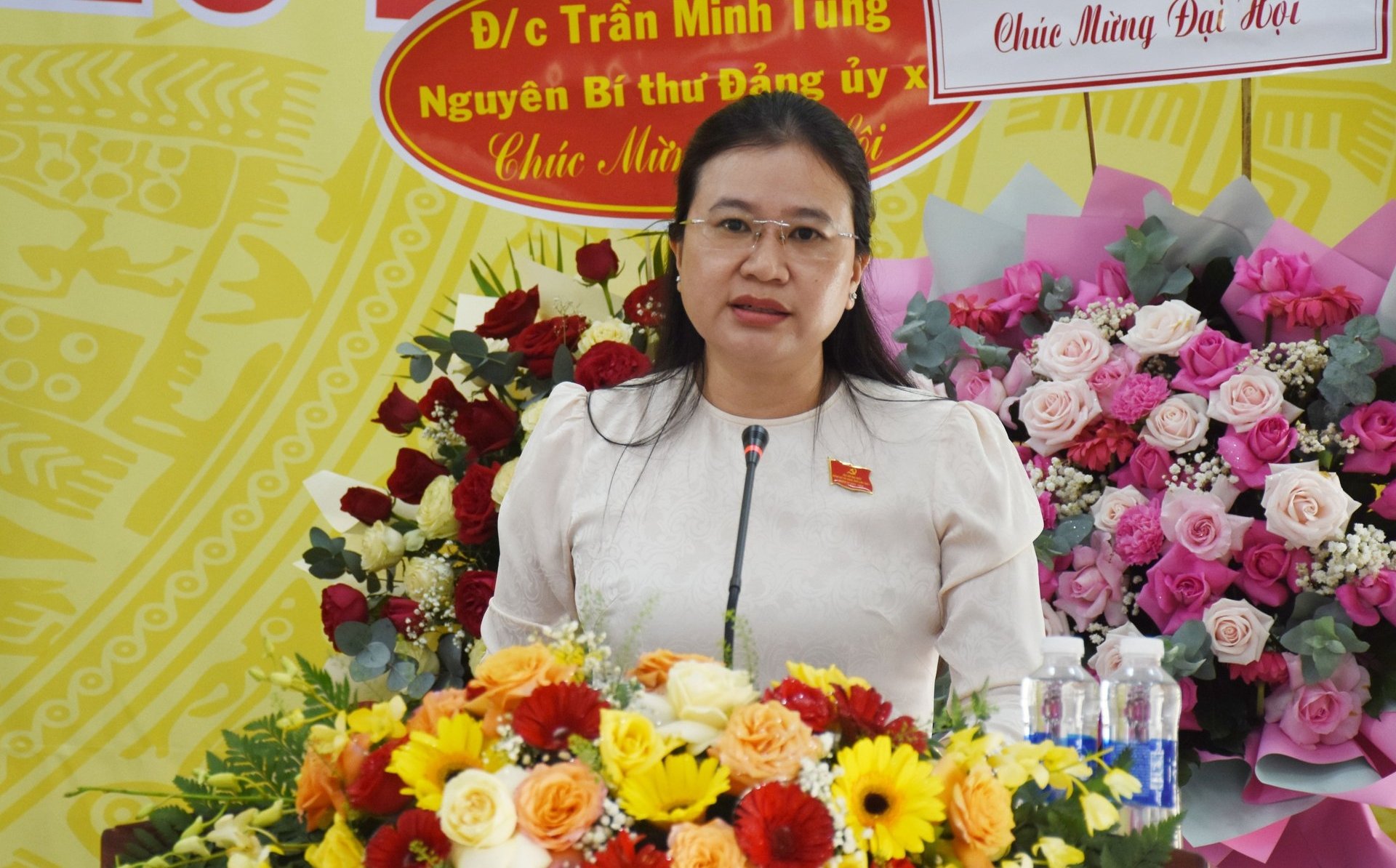 Bà Trương Ngọc Thảo - Bí thư Đảng ủy xã Châu Thới - phát biểu chào mừng Đại hội. Ảnh: Trọng Linh.
