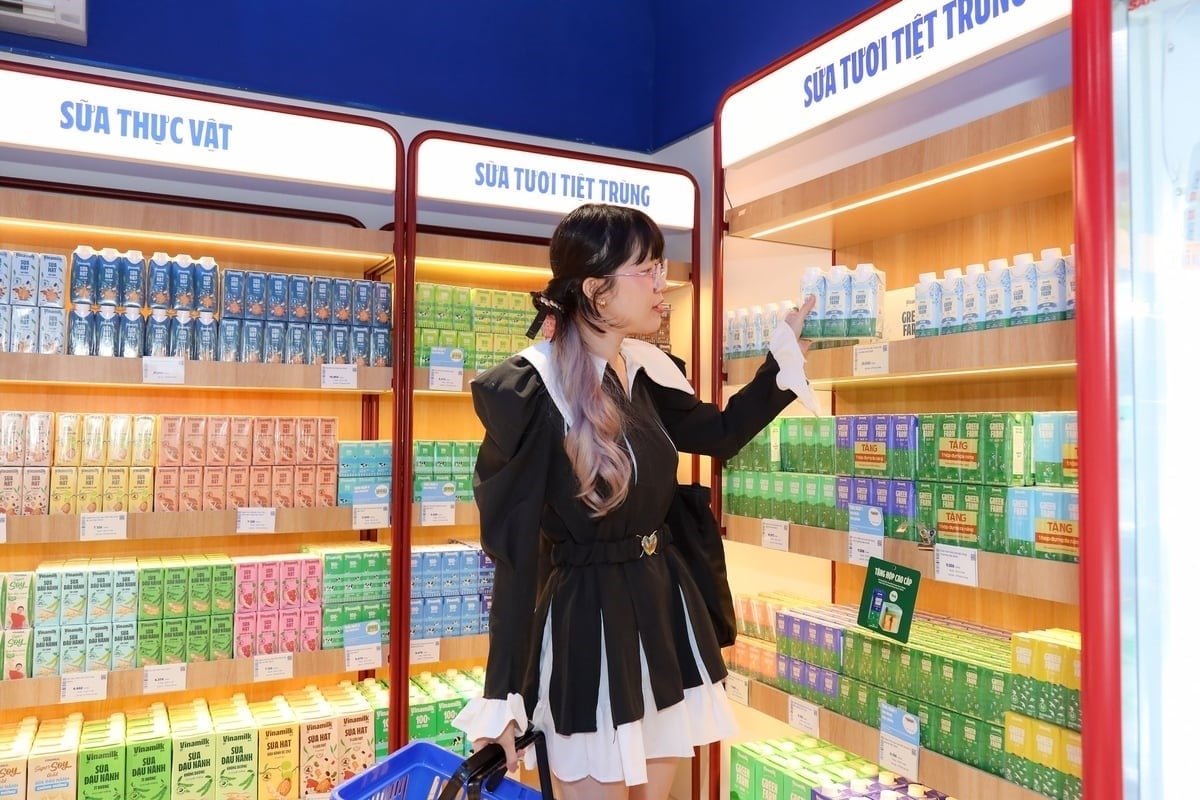 Newly launched products meet the increasingly 'personalized' needs of consumers. Photo: Minh Anh.