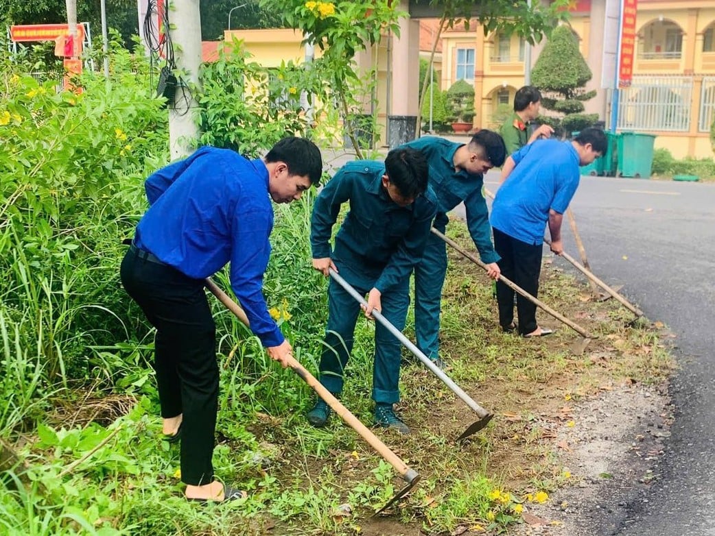 Cán bộ, đoàn viên và người dân Phước Thành ra quân dọn vệ sinh, tạo khí thế sôi nổi chào mừng Quốc khánh 2/9. Ảnh: Trần Phi. Cán bộ, đoàn viên và người dân Phước Thành ra quân dọn vệ sinh, tạo khí thế sôi nổi chào mừng Quốc khánh 2/9. Ảnh: Trần Phi.
