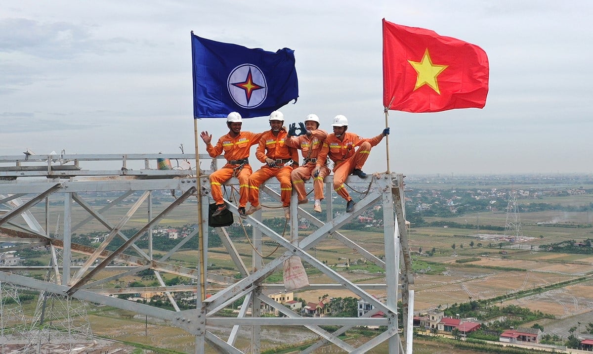 Sự biểu dương, khen thưởng xứng đáng từ Đảng và Nhà nước là niềm vinh dự, là động lực lớn để EVN, EVNNPT tiếp tục nỗ lực thực hiện các nhiệm vụ chính trị được giao. Ảnh: EVNNPT.
