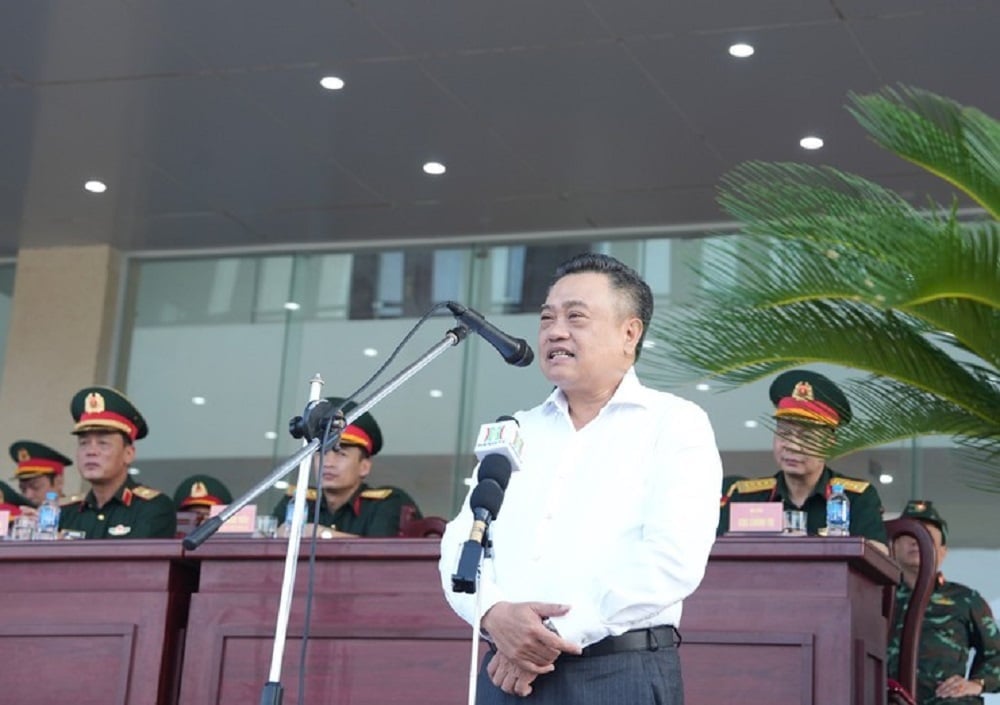 Chủ tịch UBND TP. Hà Nội Trần Sỹ Thanh cùng Đoàn công tác phát biểu động viên các lực lượng tham gia Lễ kỷ niệm, diễu binh, diễu hành. Ảnh: Phạm Linh.