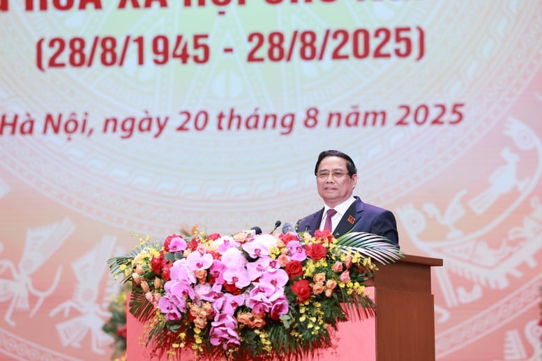 Thủ tướng Phạm Minh Chính trình bày Diễn văn tại lễ kỷ niệm. Ảnh: VGP/Nhật Bắc.