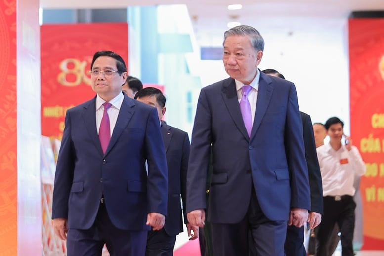 Tổng Bí thư Tô Lâm, Thủ tướng Phạm Minh Chính và các đại biểu dự Lễ kỷ niệm. Ảnh: VGP/Nhật Bắc