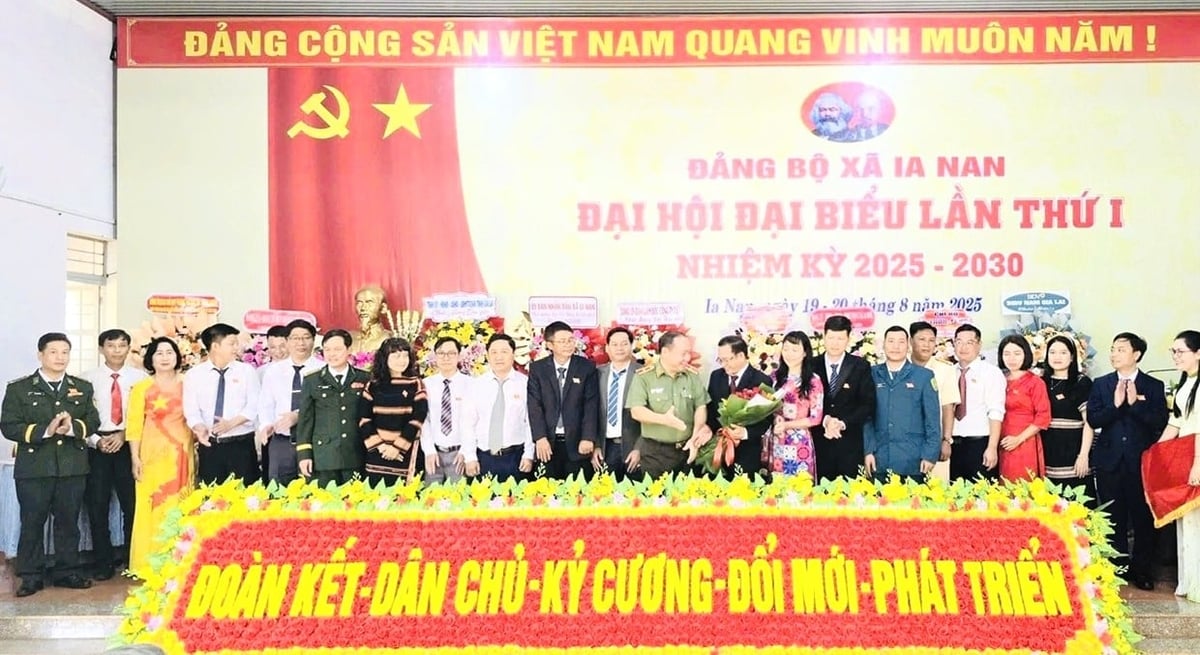 Ra mắt Ban Chấp hành Đảng bộ xã Ia Nan nhiệm kỳ 2025- 2030. Ảnh: Đăng Lâm.  