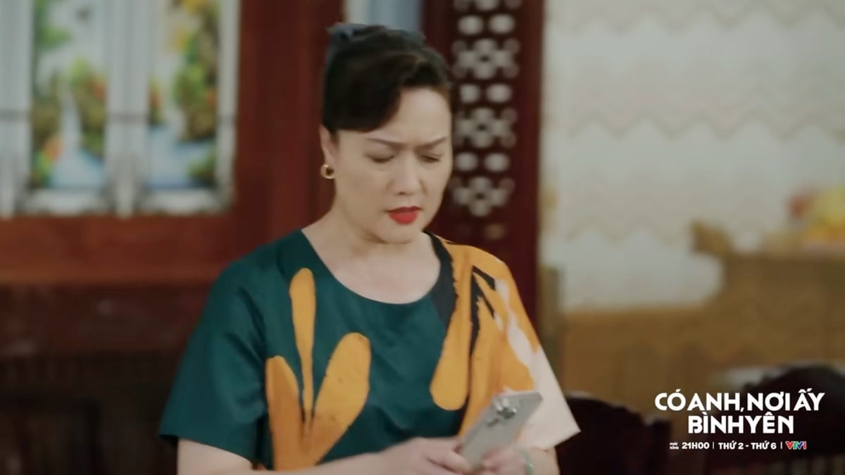 Nghe vậy, bà Nga liền gọi điện cảnh báo chồng. Ảnh CMH