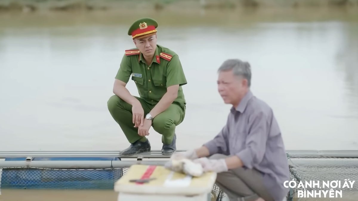 Chủ bè nghi ngờ trại lợn xả thải gây ô nhiễm nguồn nước. Ảnh CMH