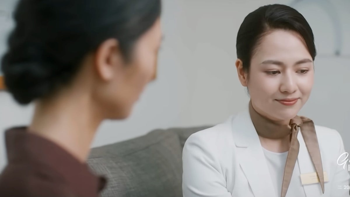 Nhưng Ngân vẫn dành thời gian và nhiệt tình tư vấn. Ảnh CMH Nhưng Ngân vẫn dành thời gian và nhiệt tình tư vấn. Ảnh CMH