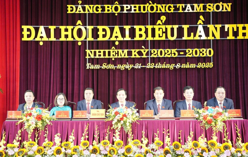 Tại phiên trù bị, Đại hội đã bầu Đoàn Chủ tịch, Đoàn Thư ký, Ban Thẩm tra tư cách đại biểu và thông qua Quy chế làm việc của Đại hội. Ảnh: Bảo Hà.
