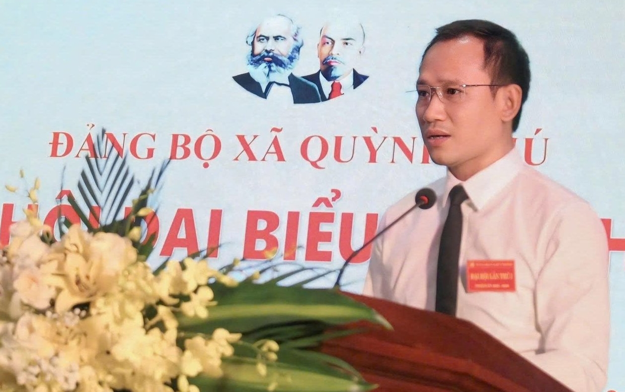 Đồng chí Trần Việt Dũng, Bí Thư Đảng ủy, Chủ tịch HĐND xã Quỳnh Phú, tỉnh Nghệ An phát biểu bế mạc Đại hội. Ảnh: Hữu Tình. Đồng chí Trần Việt Dũng, Bí Thư Đảng ủy, Chủ tịch HĐND xã Quỳnh Phú, tỉnh Nghệ An phát biểu bế mạc Đại hội. Ảnh: Hữu Tình.