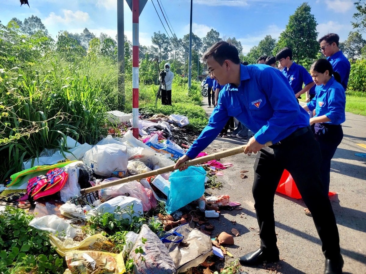Tuổi trẻ Tây Ninh chung tay bảo vệ môi trường. Ảnh: CTV. Tuổi trẻ Tây Ninh chung tay bảo vệ môi trường. Ảnh: CTV.