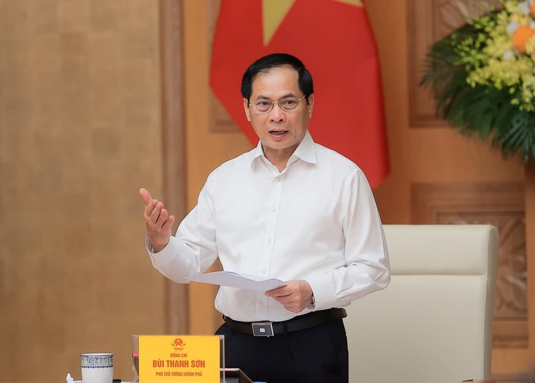 Theo Phó Thủ tướng Bùi Thanh Sơn, đăng cai Năm APEC 2027 là cơ hội để Việt Nam phát huy vai trò, trách nhiệm, khẳng định vị thế chiến lược về kinh tế, thương mại trong định hình trật tự kinh tế quốc tế mới. Ảnh: VGP/Hải Minh.