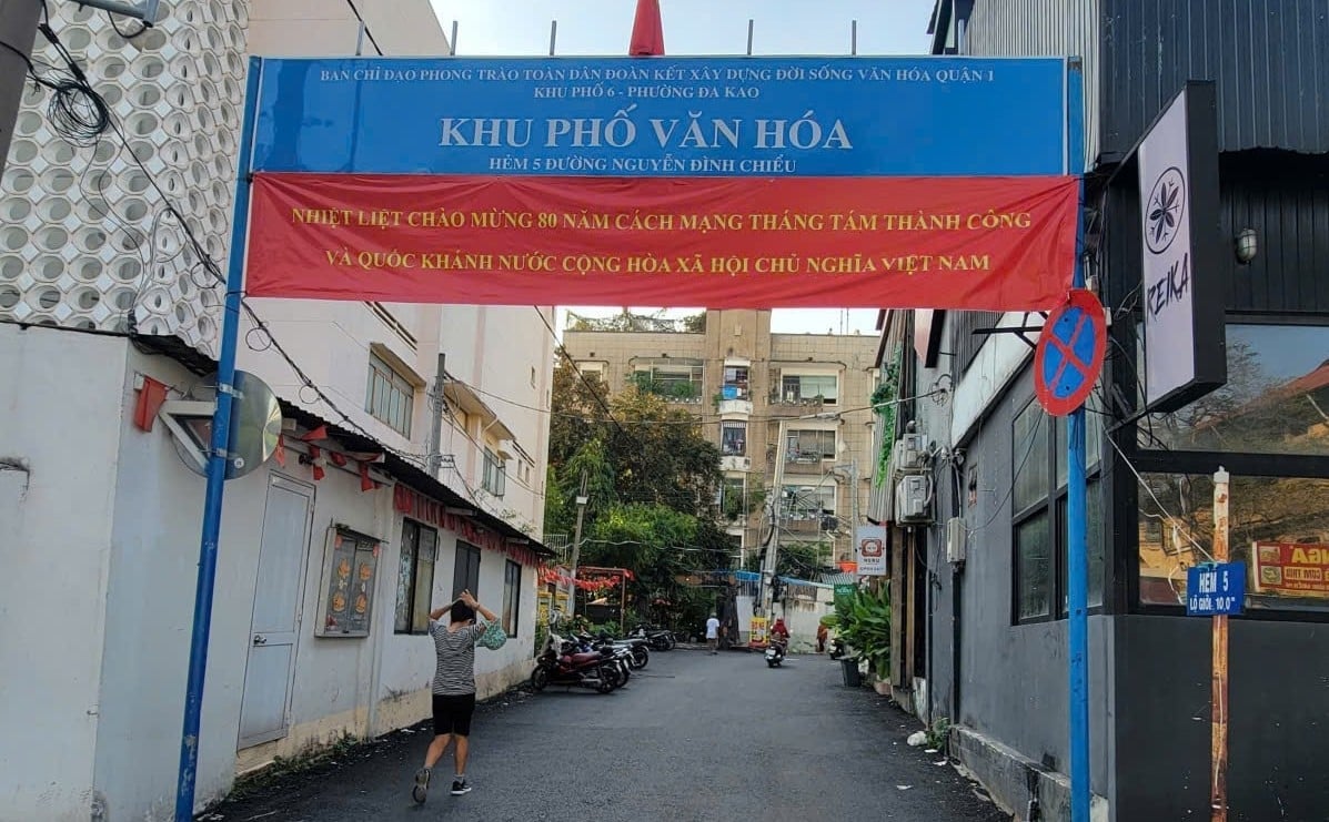 Hẻm số 5 đường Nguyễn Đình Chiểu thông đường Nguyễn Thị Minh Khai đặt lại là đường Phạm Khắc. Ảnh: Đình Du. 