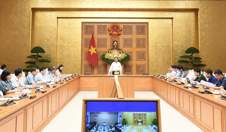 Phó Thủ tướng yêu cầu các bộ, ngành thành viên của Uỷ ban Quốc gia APEC 2025 tích cực tham gia các hoạt động của Năm APEC 2025 tại Hàn Quốc và Năm APEC 2026 tại Trung Quốc, làm cơ sở để chuẩn bị tốt nhất cho Năm APEC 2027. Ảnh: VGP/Hải Minh.