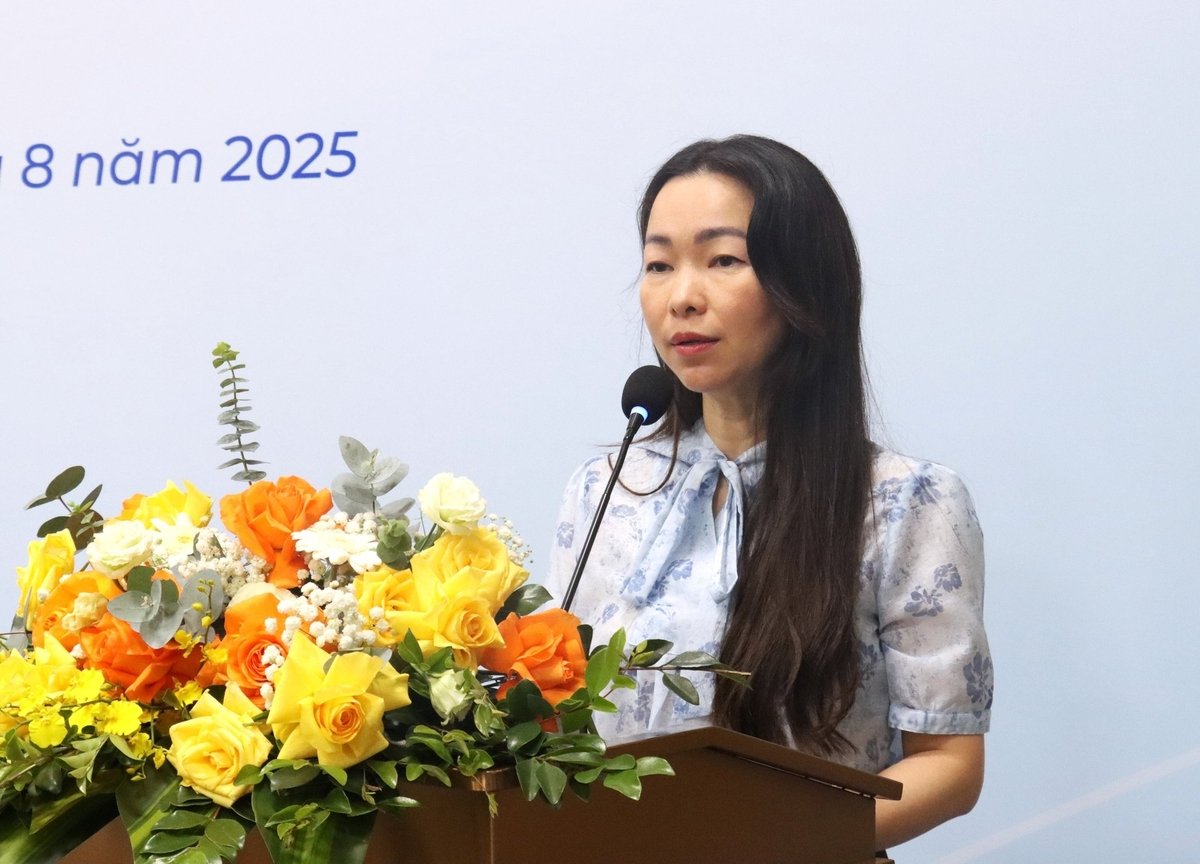 Bà Mai Kim Liên, Phó Cục trưởng Cục Biến đổi khí hậu chia sẻ khung pháp lý thích ứng biến đổi khí hậu tại Việt Nam. Ảnh: Hoàng Hiền.