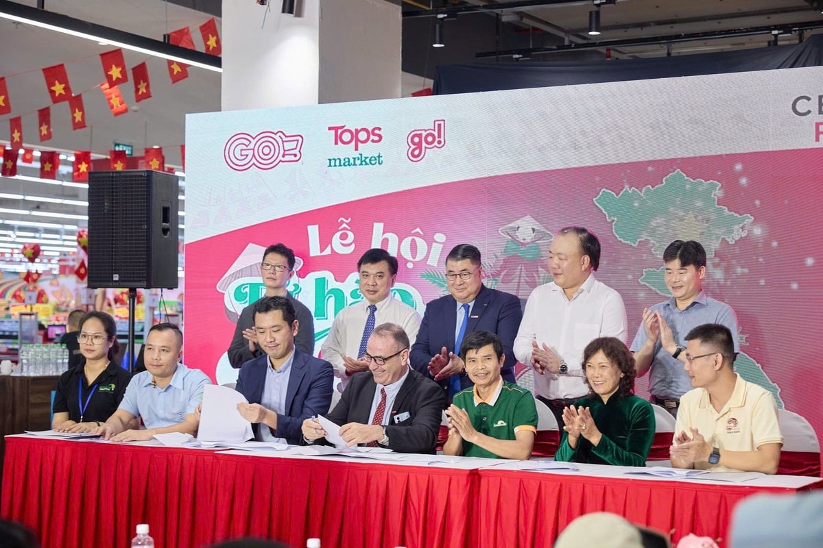 Lễ ký kết hợp tác chiến lược giữa Central Retail với 6 nhà cung cấp chủ lực trong lĩnh vực nông sản, thực phẩm. Ảnh: CRV. Lễ ký kết hợp tác chiến lược giữa Central Retail với 6 nhà cung cấp chủ lực trong lĩnh vực nông sản, thực phẩm. Ảnh: CRV.