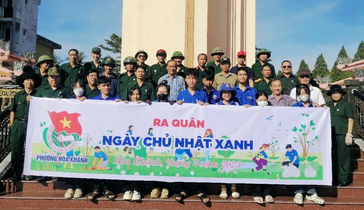 Phong trào ra quân Ngày Chủ nhật xanh đã trở thành nếp sống thường nhật ở thành phố biển từ 2 thập kỷ nay. Ảnh: Lan Anh. Phong trào ra quân Ngày Chủ nhật xanh đã trở thành nếp sống thường nhật ở thành phố biển từ 2 thập kỷ nay. Ảnh: Lan Anh.