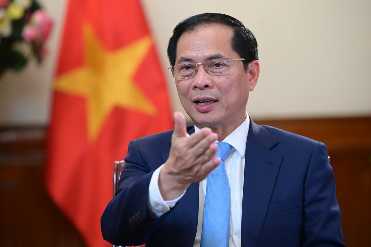 Theo Phó Thủ tướng, 80 năm qua, ngành ngoại giao luôn hoạt động với tư tưởng 'vì lợi ích của dân tộc mà phục vụ' của Bác Hồ. Ảnh: Tùng Đinh.