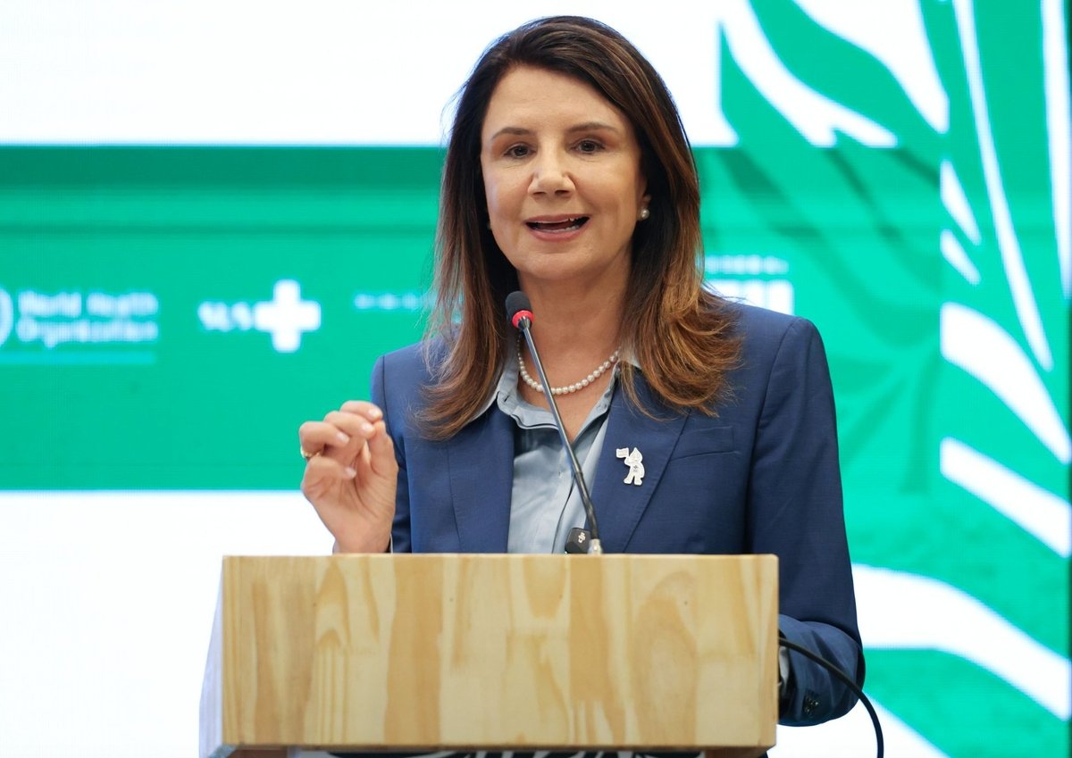 Bà Ana Toni, Thư ký quốc gia về biến đổi khí hậu của Brazil và CEO COP30, kêu gọi các quốc gia có chiến lược chuyển dịch năng lượng, đưa vấn đề này vào kế hoạch khí hậu quốc gia. Ảnh: Agência Brasil.