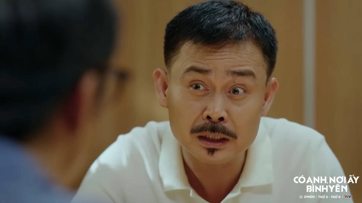 Bằng khuyên ông Thứ nhanh chóng xử lý trại lợn đang gây bức xúc. Ảnh CMH