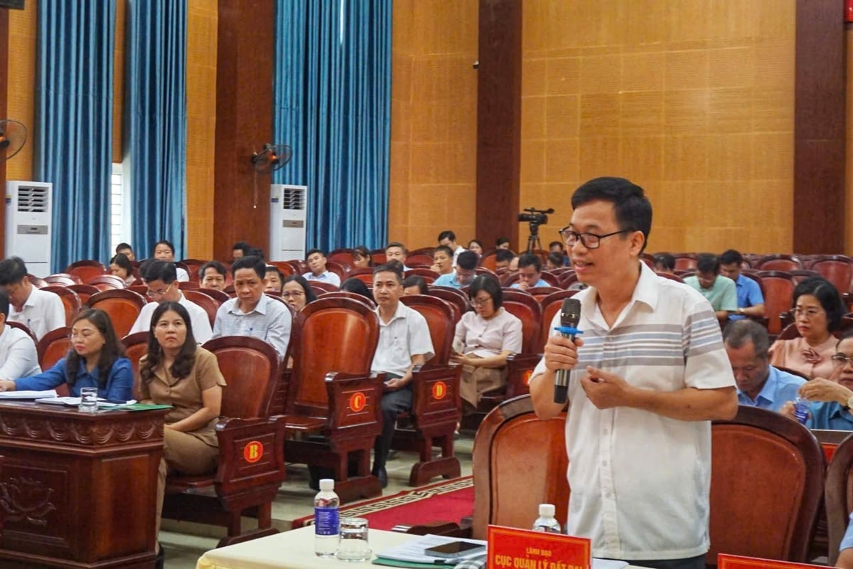 Các đơn vị thuộc Bộ NN&MT giải đáp các kiến nghị trực tiếp tại buổi làm việc. Ảnh: Xuân Hào.