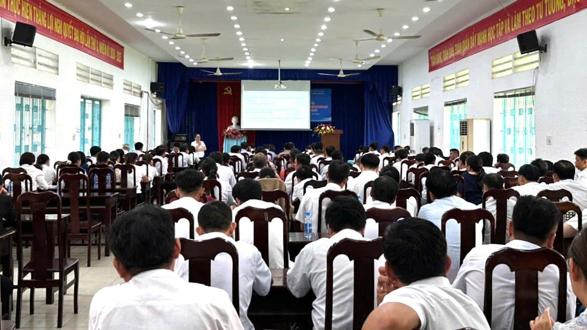 Hội nghị nhằm phổ biến quy định pháp luật về phân cấp, phân quyền quản lý chăn nuôi, thú y giúp địa phương rõ trách nhiệm, nâng cao hiệu quả phòng dịch. Ảnh: Trần Phi. Hội nghị nhằm phổ biến quy định pháp luật về phân cấp, phân quyền quản lý chăn nuôi, thú y giúp địa phương rõ trách nhiệm, nâng cao hiệu quả phòng dịch. Ảnh: Trần Phi.