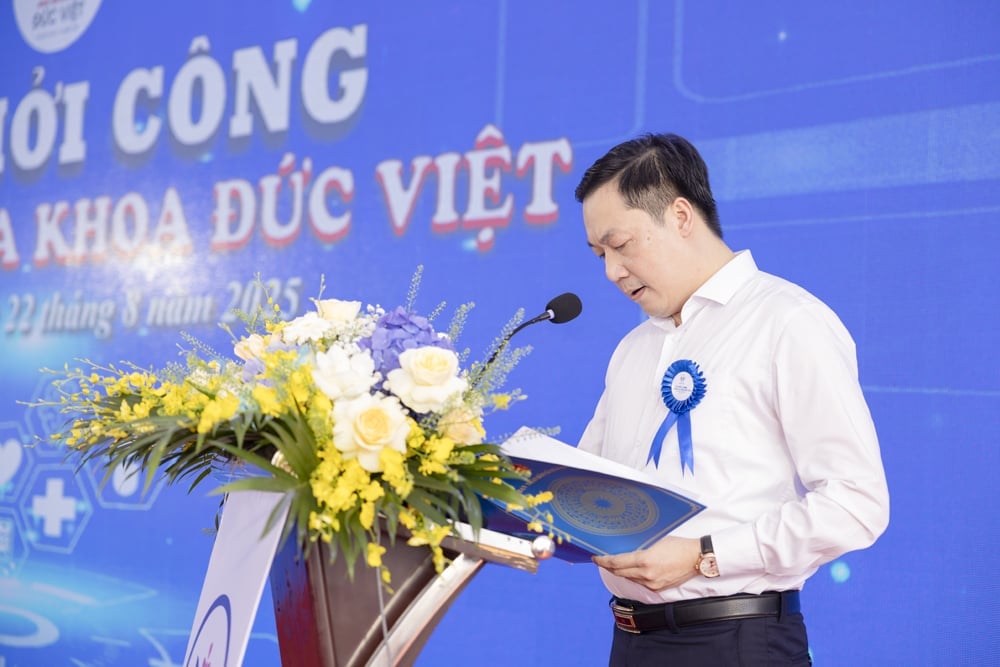 Ông Nguyễn Anh Đức, Chủ tịch UBND xã Xuân Mai, cho rằng, việc xây dựng Bệnh viện Đa khoa Đức Việt còn là cam kết của chính quyền địa phương trong việc đáp ứng nhu cầu khám chữa bệnh của nhân dân. Ảnh: Công ty CP Y khoa Đức Việt.