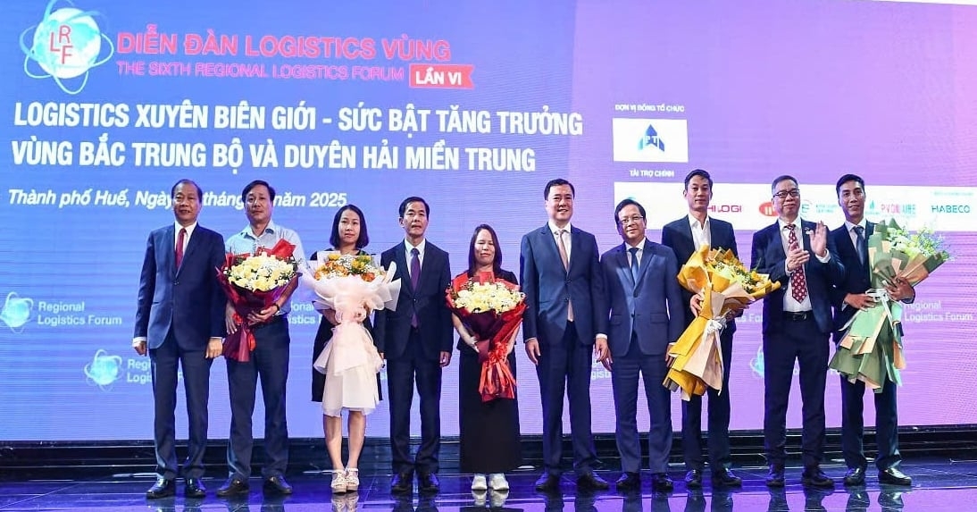 Ra mắt Hiệp hội Logistics TP Huế. Ảnh: Văn Dinh.