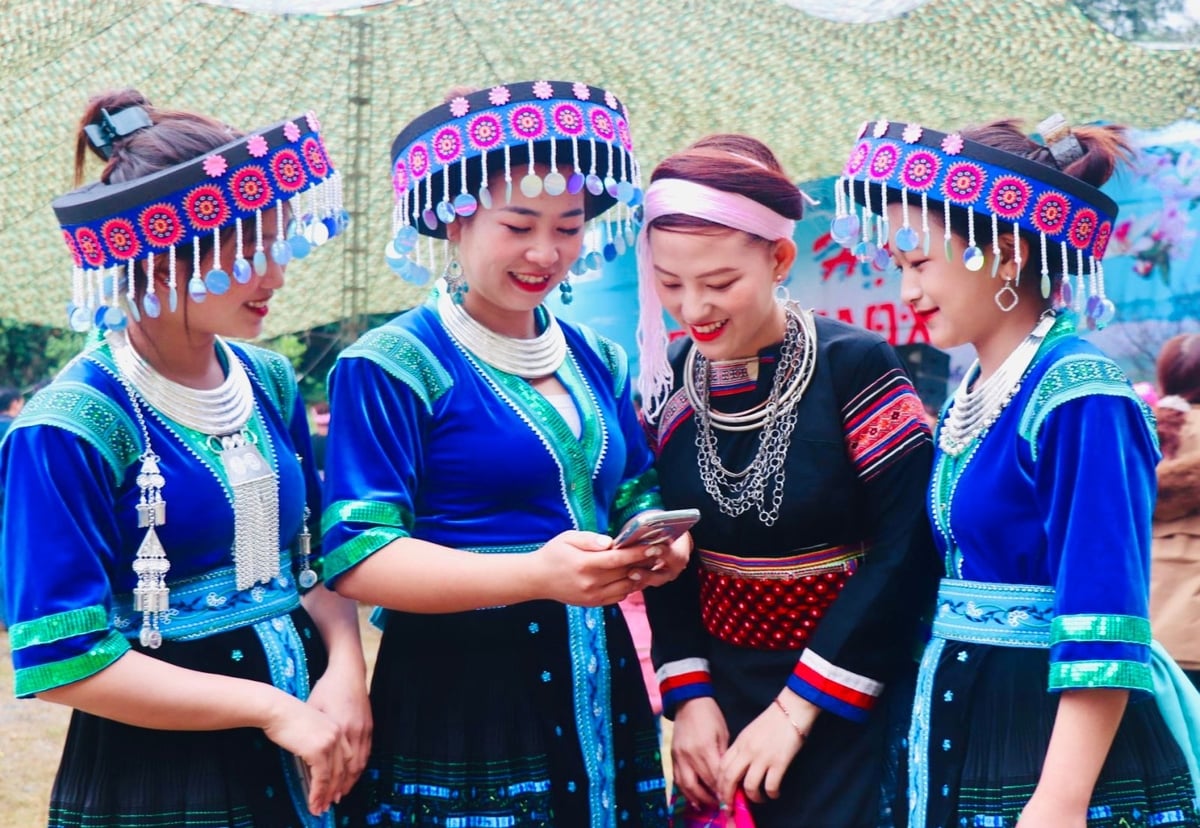 Phụ nữ Mông trong trang phục truyền thống. Ảnh: Đinh Lan. Phụ nữ Mông trong trang phục truyền thống. Ảnh: Đinh Lan.