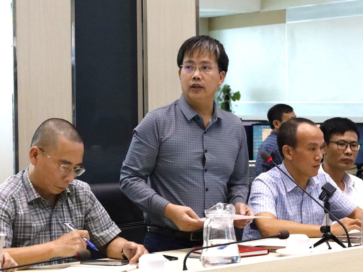 Ông Mai Văn Khiêm, Giám đốc Trung tâm Dự báo Khí tượng Thủy văn Quốc gia, cho biết đây là cơn bão hình thành và di chuyển nhanh, tiềm ẩn nhiều rủi ro. Ảnh: Hoàng Hiền. Ông Mai Văn Khiêm, Giám đốc Trung tâm Dự báo Khí tượng Thủy văn Quốc gia, cho biết đây là cơn bão hình thành và di chuyển nhanh, tiềm ẩn nhiều rủi ro. Ảnh: Hoàng Hiền.