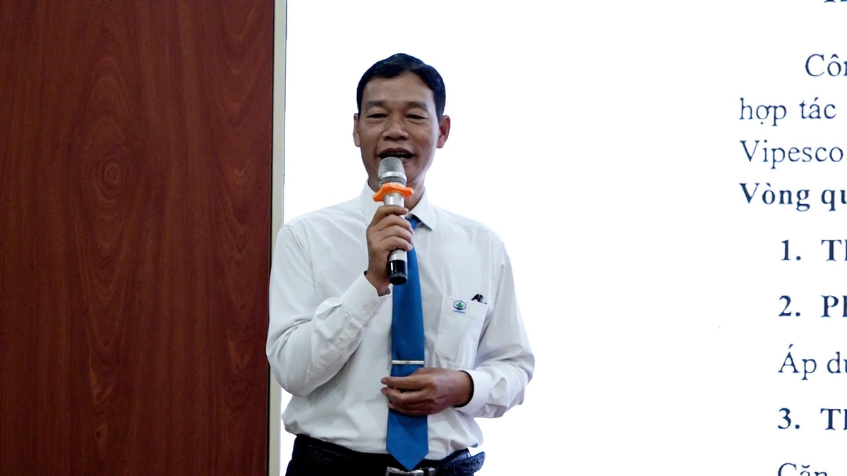 Ông Trần Hải Long, Trưởng phòng Kinh doanh và Phát triển thương hiệu - Vipesco chia sẻ thêm về kế hoạch hỗ trợ sản xuất vụ Thu Đông. Ảnh: Minh Sáng. Ông Trần Hải Long, Trưởng phòng Kinh doanh và Phát triển thương hiệu - Vipesco chia sẻ thêm về kế hoạch hỗ trợ sản xuất vụ Thu Đông. Ảnh: Minh Sáng.