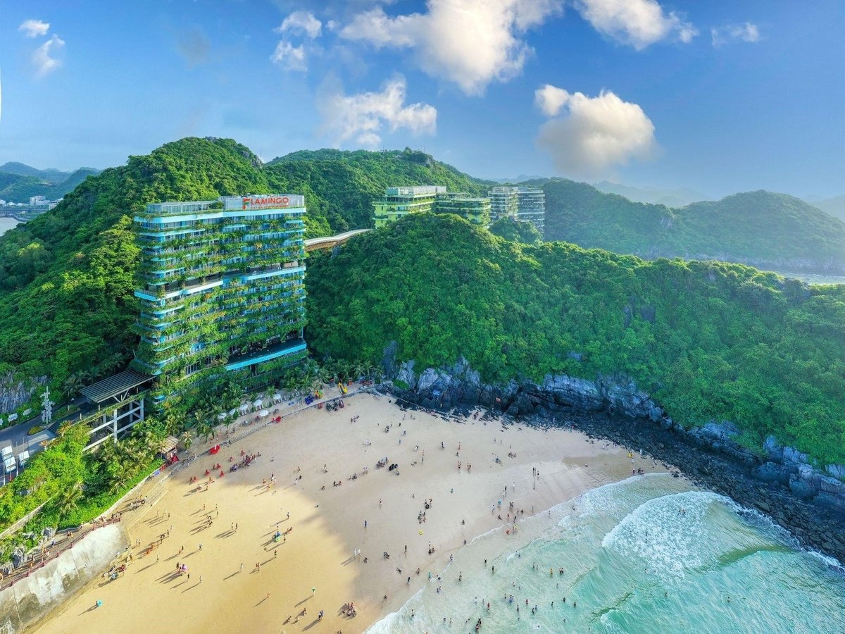 Flamingo Cát Bà Resorts nổi bật với sự kết hợp giữa lợi thế thiên nhiên của vịnh Lan Hạ và hệ thống tiện ích cao cấp. Ảnh: CĐT.