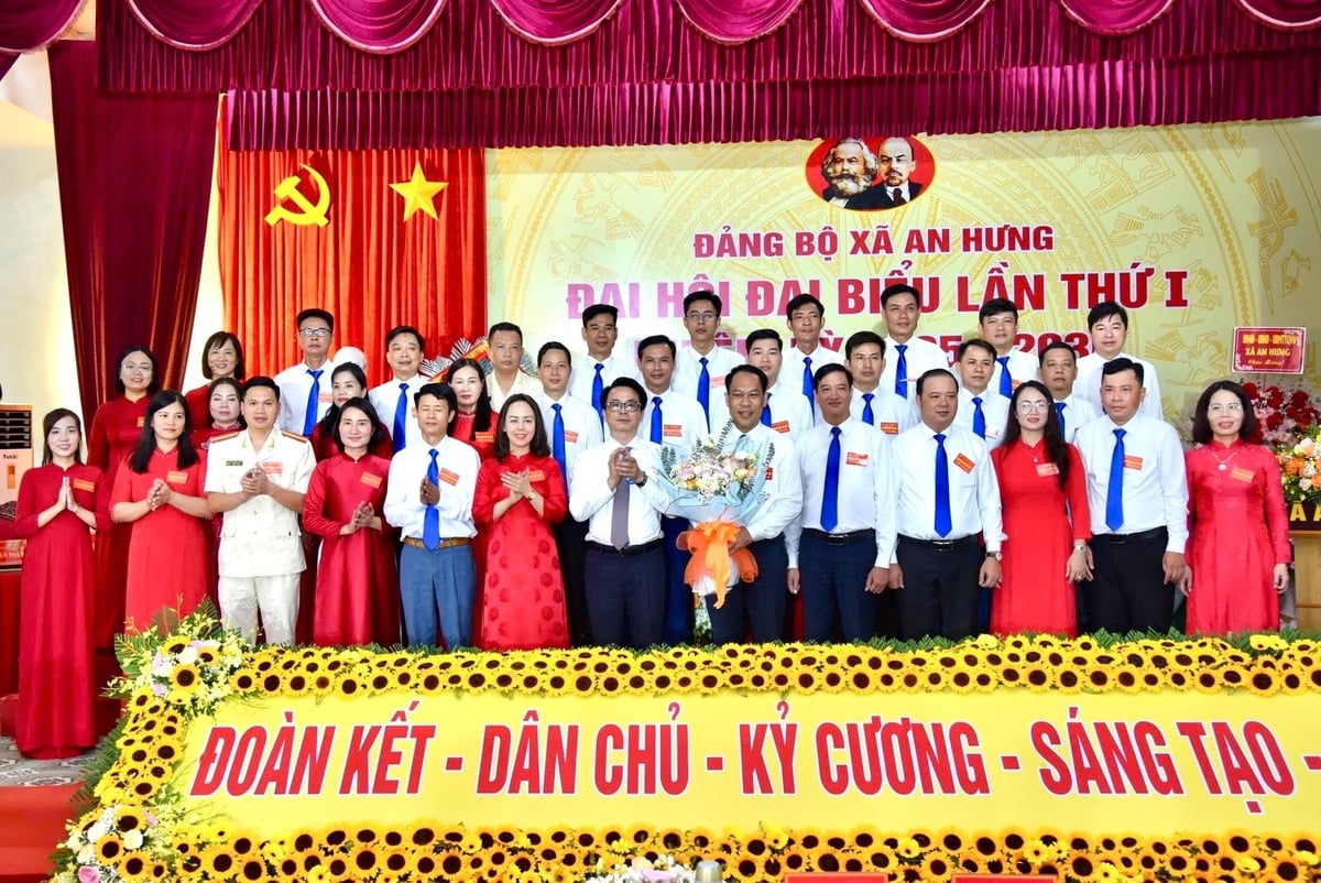 Ban chấp hành Đảng bộ xã An Hưng, nhiệm kỳ 2025-2030. Ảnh: Việt Cường.