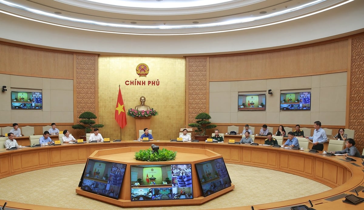 Phó Thủ tướng Trần Hồng Hà yêu cầu xây dựng kịch bản điều hành rõ ràng khi ứng phó với bão. Ảnh: VGP/Minh Khôi.