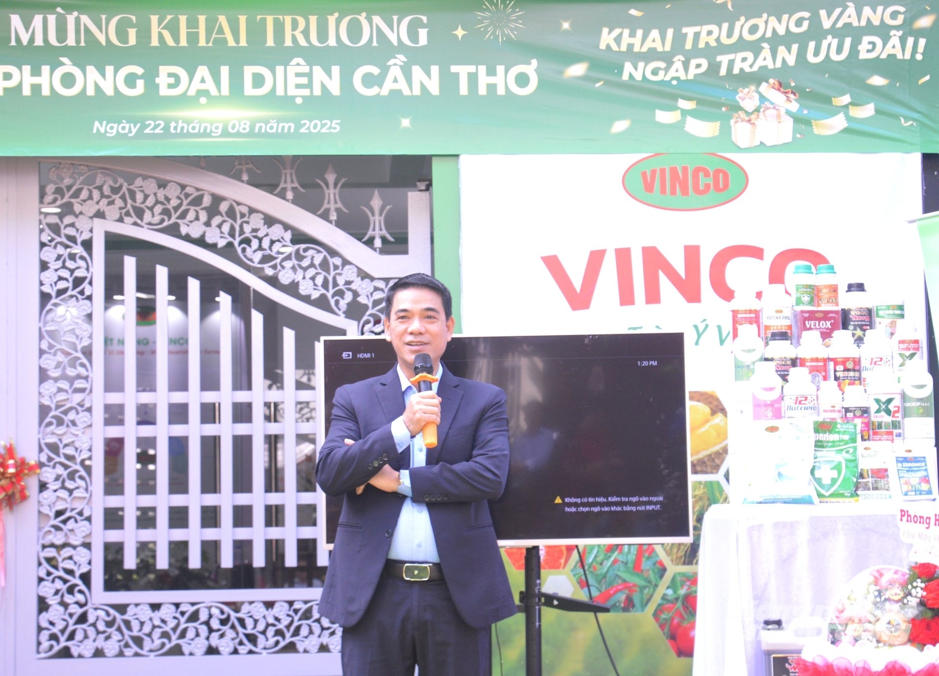 Ông Nguyễn Viết Nghĩa, Tổng Giám đốc Vinco chia sẻ về chiến lược phát triển của công ty nhân dịp khai trương Văn phòng đại diện tại Cần Thơ. Ảnh: Trung Chánh. Ông Nguyễn Viết Nghĩa, Tổng Giám đốc Vinco chia sẻ về chiến lược phát triển của công ty nhân dịp khai trương Văn phòng đại diện tại Cần Thơ. Ảnh: Trung Chánh.