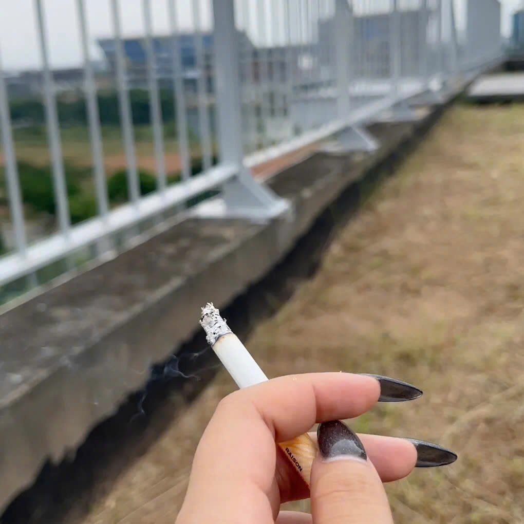 Khói thuốc trắng 'đầu độc' thế hệ tương lai. Ảnh: Minh Hà. Khói thuốc trắng 'đầu độc' thế hệ tương lai. Ảnh: Minh Hà.