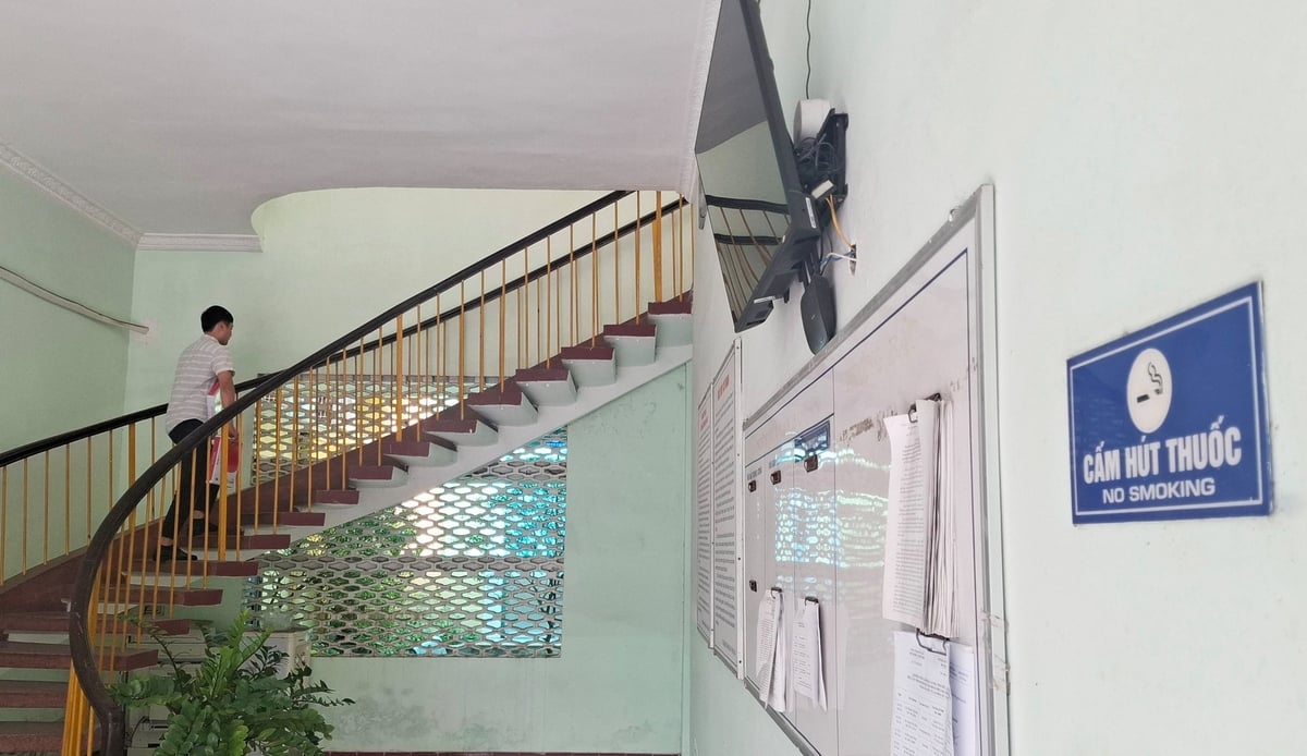 Việc xây dựng môi trường làm việc không khói thuốc đã được triển khai đồng bộ ở các cơ quan, đơn vị thuộc TP Huế. Ảnh: Văn Dinh. Việc xây dựng môi trường làm việc không khói thuốc đã được triển khai đồng bộ ở các cơ quan, đơn vị thuộc TP Huế. Ảnh: Văn Dinh.