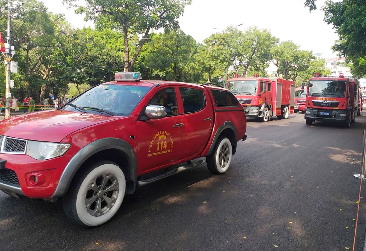 Kiểm tra, không để lọt vi phạm PCCC vào hoạt động tại Hà Nội. Ảnh: Nguyễn Hà.