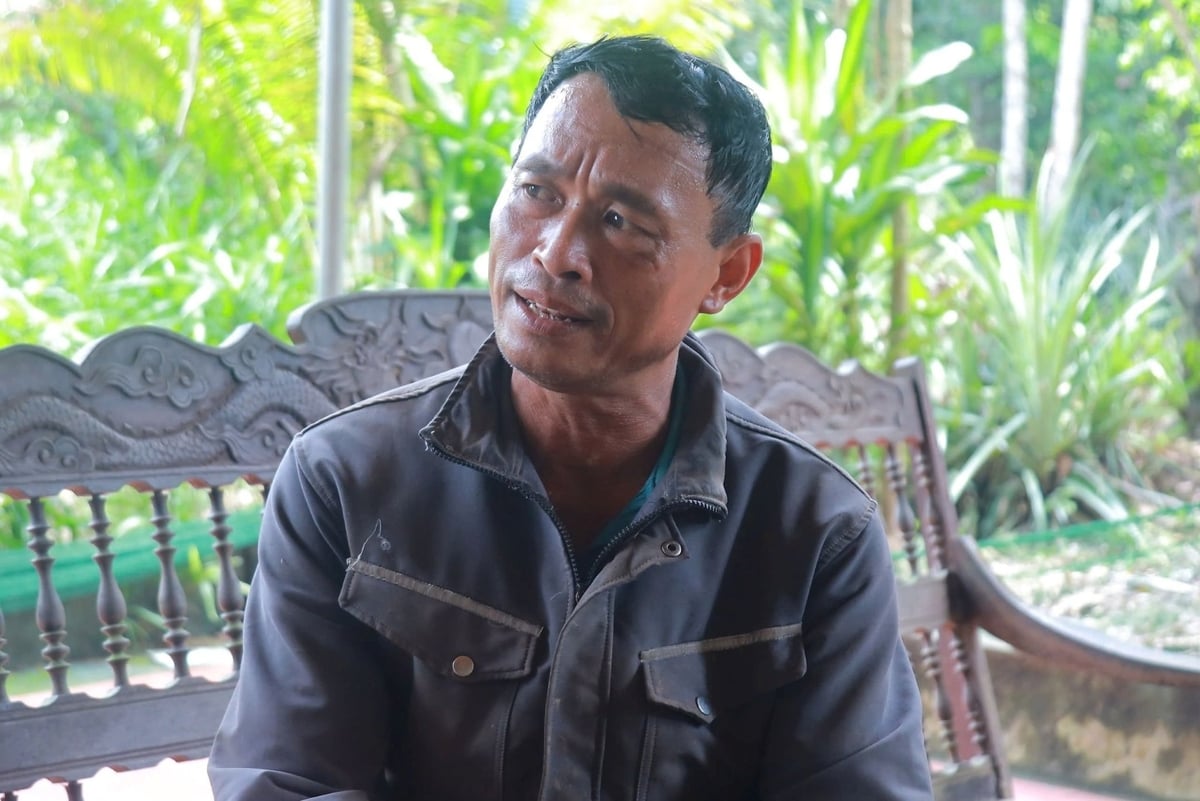 Ông Võ Chí Minh, Phó trưởng bản Bình Quang nói về những bất cập trong công tác GPMB dự án hồ chứa nước Bản Mồng. Ảnh: Ngọc Linh.
