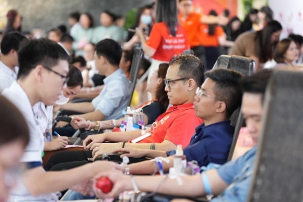 Hàng trăm người đăng ký tham gia - con số biết nói về sức mạnh lan tỏa của lòng nhân ái. Hàng trăm người đăng ký tham gia - con số biết nói về sức mạnh lan tỏa của lòng nhân ái.