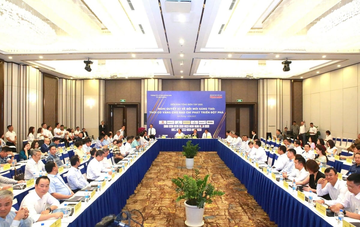 Diễn đàn có sự tham gia của gần 100 đại biểu là lãnh đạo cơ quan quản lý báo chí và lãnh đạo các cơ quan báo chí. Ảnh: Ban Tổ chức.