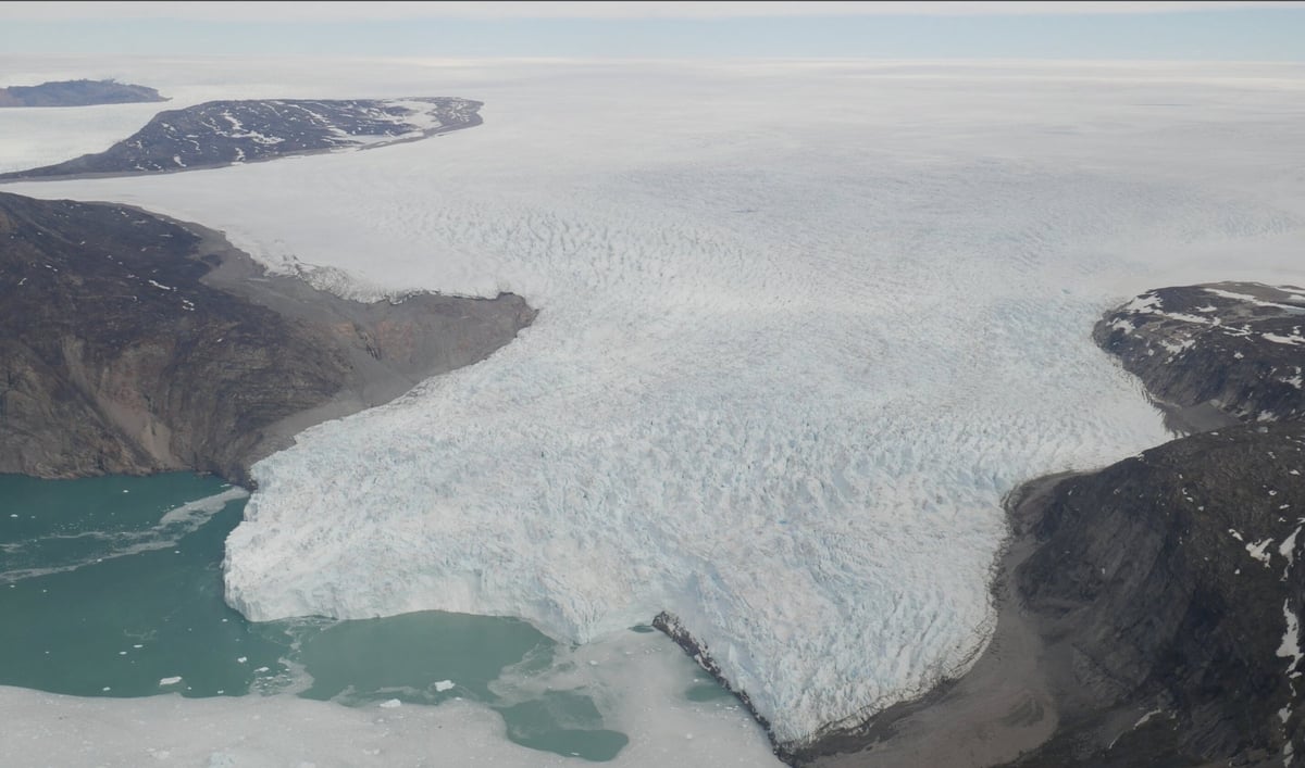 Băng tan ở Greenland và Nam Cực sẽ kéo theo mực nước biển dâng và đe dọa sinh kế của hàng trăm triệu cư dân ven biển. Ảnh: Đại học Durham. Băng tan ở Greenland và Nam Cực sẽ kéo theo mực nước biển dâng và đe dọa sinh kế của hàng trăm triệu cư dân ven biển. Ảnh: Đại học Durham.