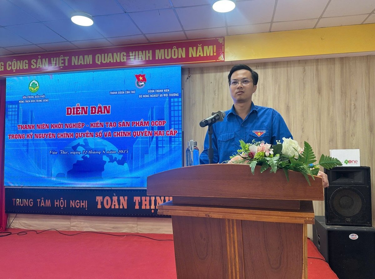 Anh Tạ Hồng Sơn, Bí thư Đoàn Bộ Nông nghiệp và Môi trường phát biểu khai mạc diễn đàn. Ảnh: Phương Linh