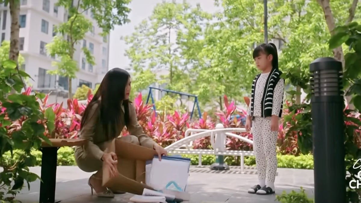 Bé Bắp cứ nghĩ Oanh còn giận nên lắp bắp xin lỗi. Ảnh CMH