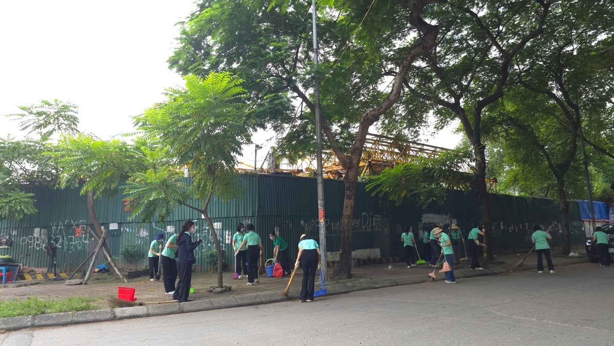 UBND phường Yên Hòa kêu gọi toàn dân, các đơn vị, doanh nghiệp trên địa bàn phường cùng hưởng ứng Lễ phát động vệ sinh môi trường sáng - xanh - sạch - đẹp. Ảnh: Thái Bình. UBND phường Yên Hòa kêu gọi toàn dân, các đơn vị, doanh nghiệp trên địa bàn phường cùng hưởng ứng Lễ phát động vệ sinh môi trường sáng - xanh - sạch - đẹp. Ảnh: Thái Bình.